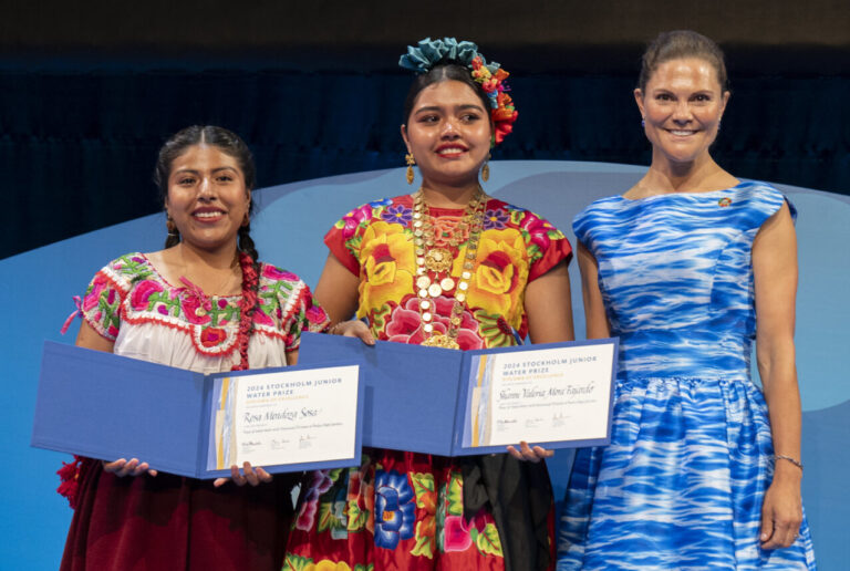 Shanni Valeria Mora Fajardo and Rosa Mendoza Sosa from Mexico with HRH Crown Princess Victoria